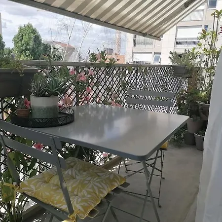 Appartement Studio Proche De Paris Avec Balcon Ensoleille *
